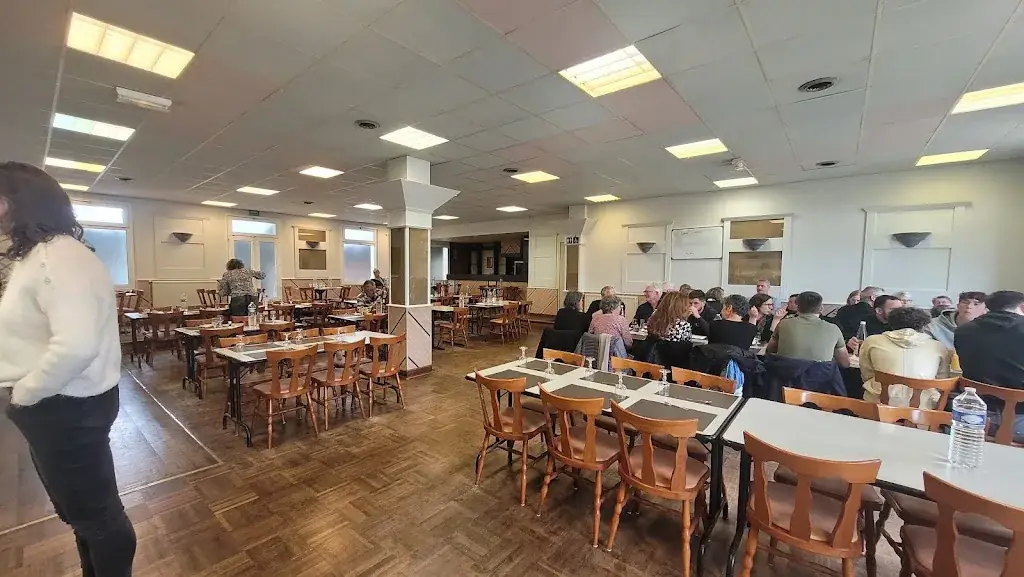 Jacques Riou_La capsule_Forest-Landerneau_review