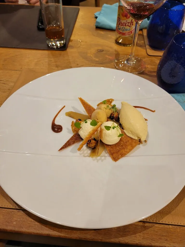 Louis Méaude_Les cocottes noires_Janzé_reseña