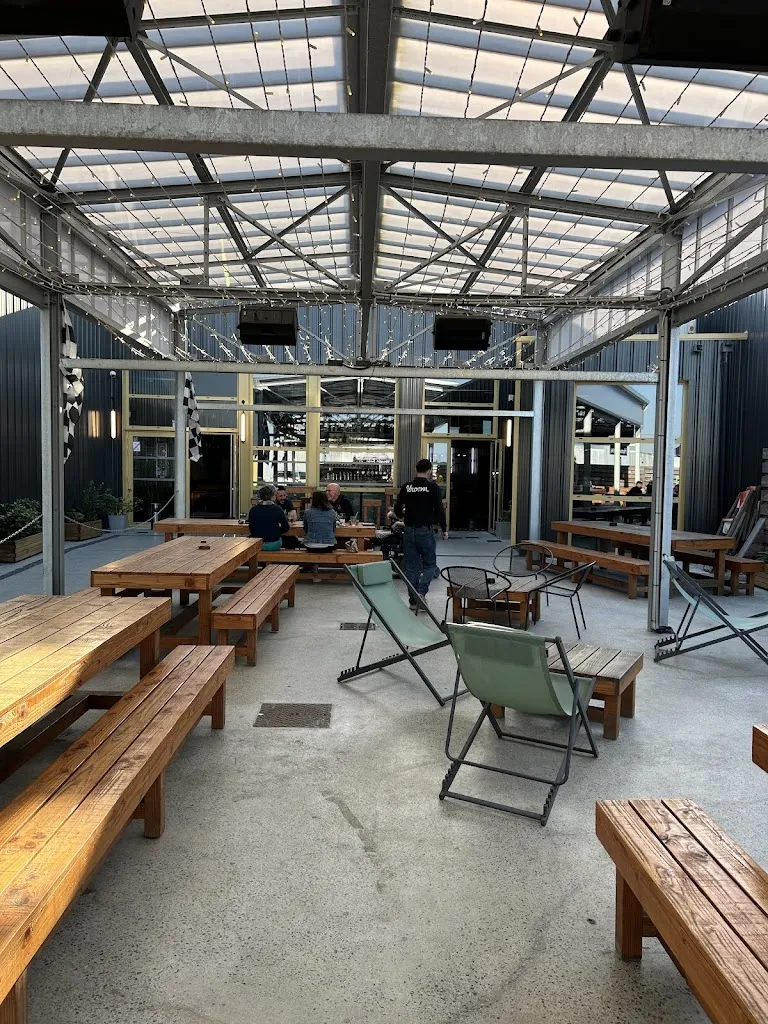 Auguste michel sibi_Bar Restaurant Vroom_Chapelle-des-Fougeretz_review