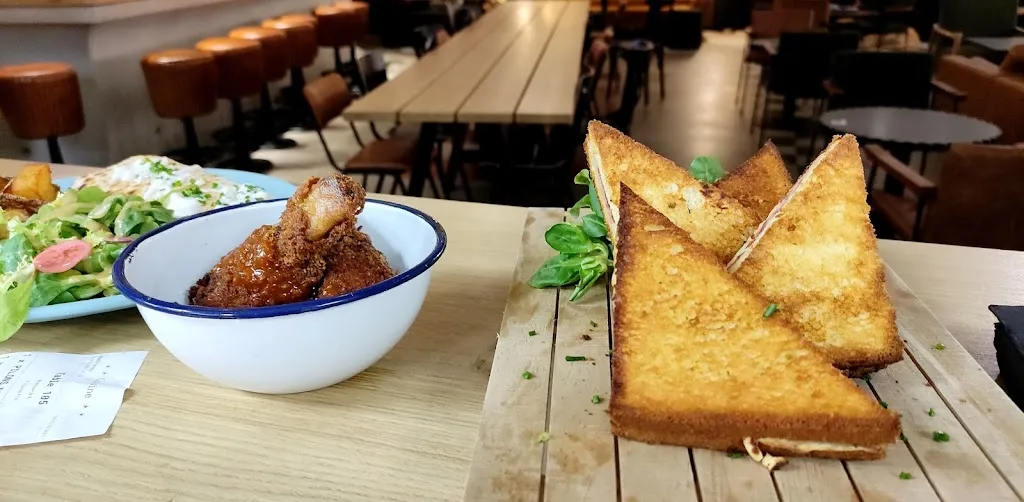 Bar Restaurant Vroom_Chapelle-des-Fougeretz_slider_image_2