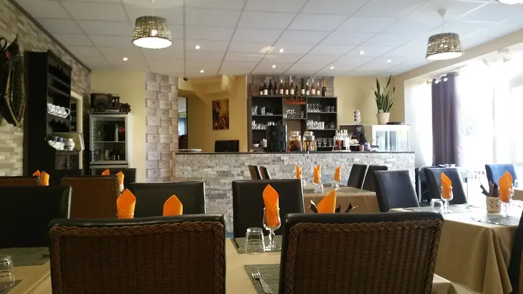 Les Burons Bar & Grill restaurant à Jugon-les-Lacs