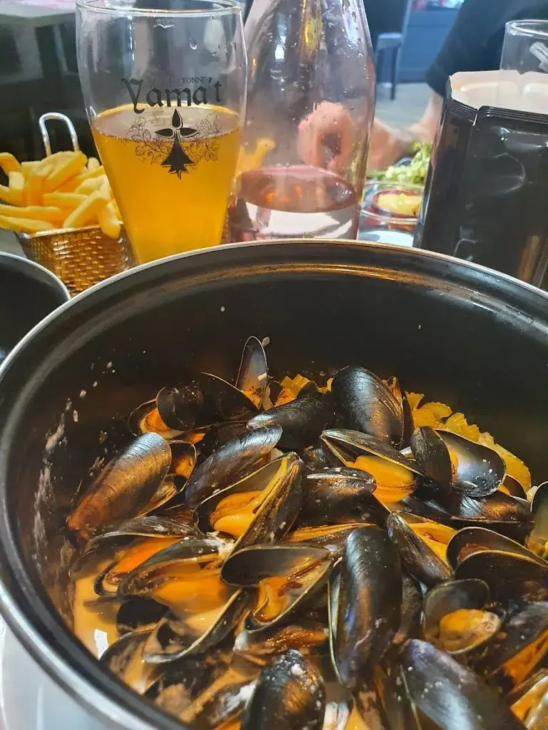 Alex Bigot_Le Donatello_Jugon-les-Lacs_review