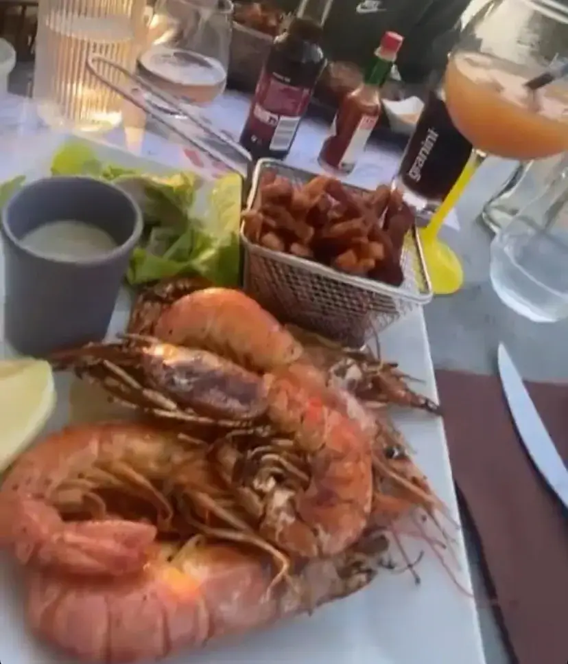 Melissa Oueslati_L'Aventure _Bellerive-sur-Allier_review