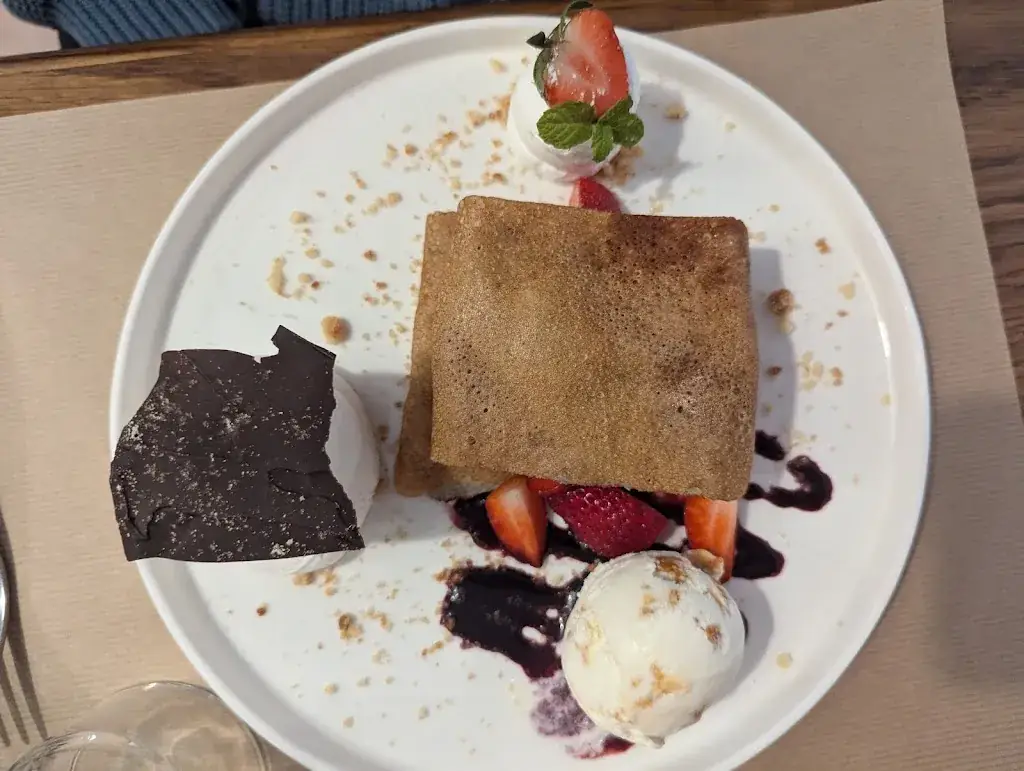 Matthew Burnett_Creperie Les Myrtilles_Huelgoat_review