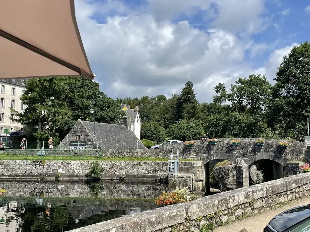 Audrey Brs_La Cahute_Huelgoat_review