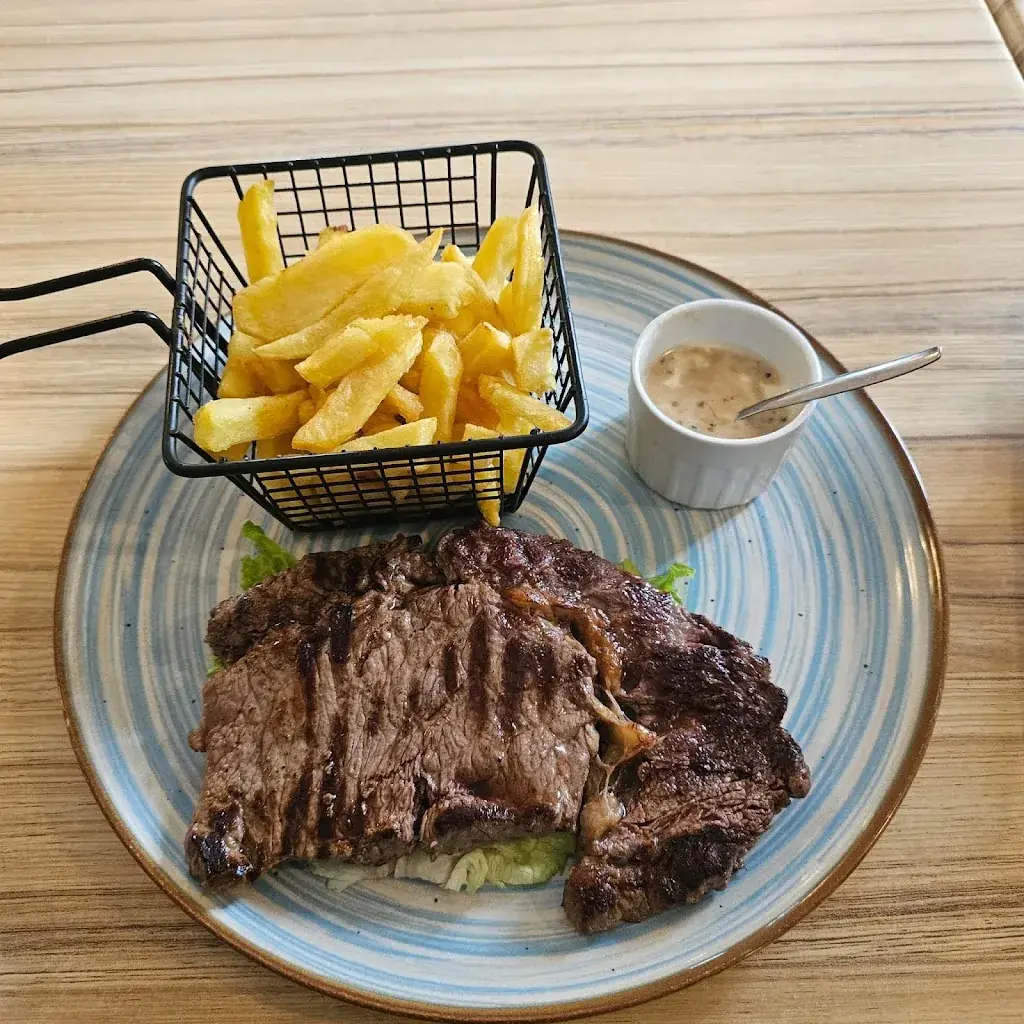 L'Aristide_Huelgoat_slider_image_2