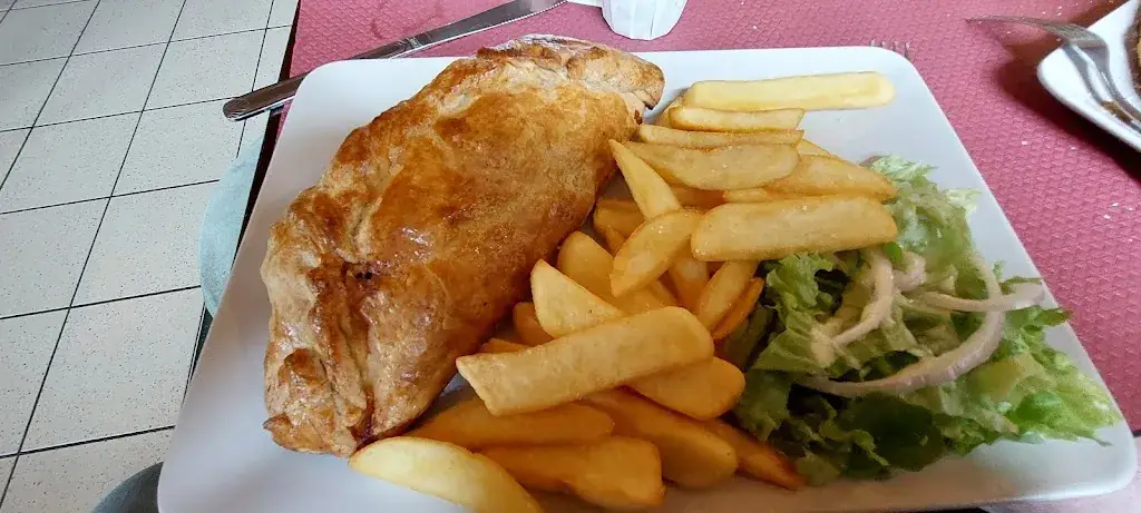 Charles Fittus_Le Brittany Pub_Huelgoat_review