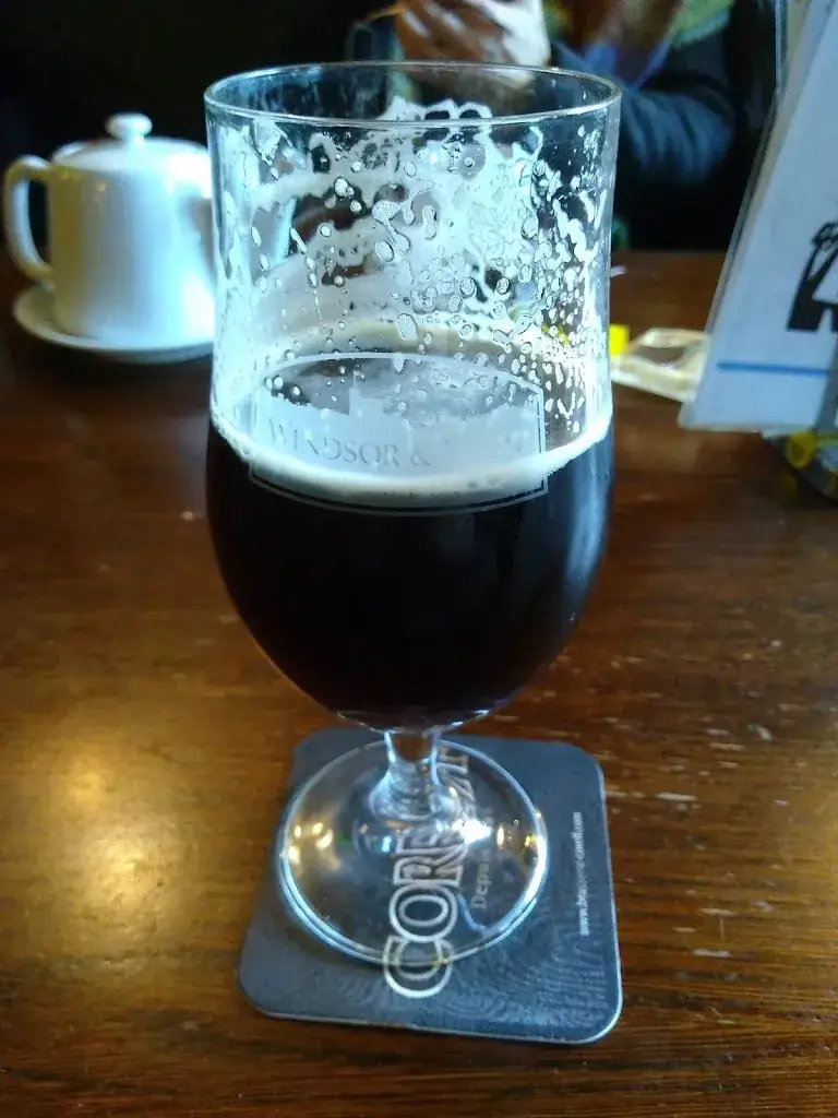 A. Hébert_Le Brittany Pub_Huelgoat_review