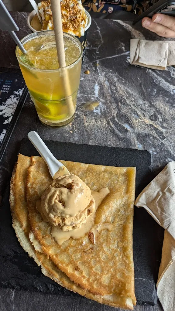 Anthony Riou_La Chouette Bleue bar glacier_Huelgoat_avis