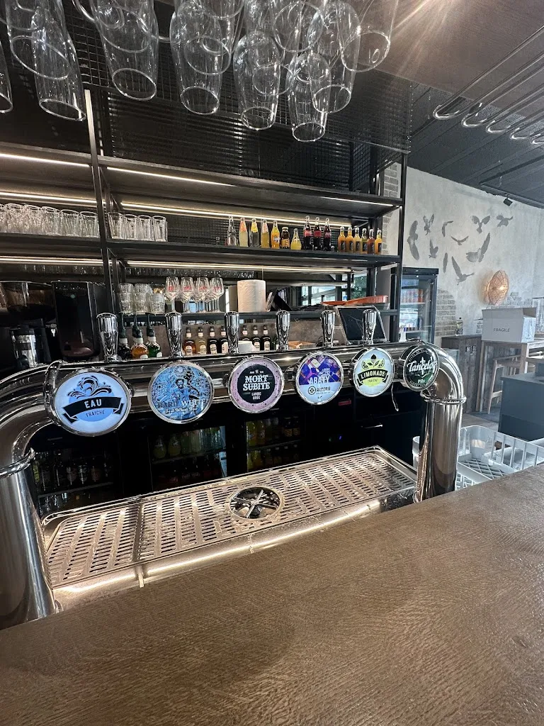 La Chouette Bleue bar glacier Restaurant in Huelgoat