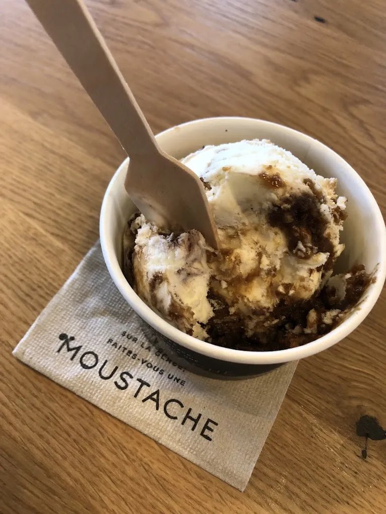 La Chouette Bleue bar glacier_Huelgoat_slider_image_2