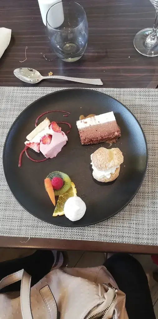 Menü_Auberge du Vieux Château_Roche-Maurice_Bild_7