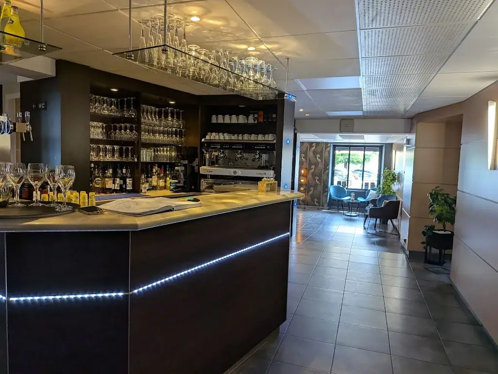 Auberge du Vieux Château_Roche-Maurice_slider_image_3