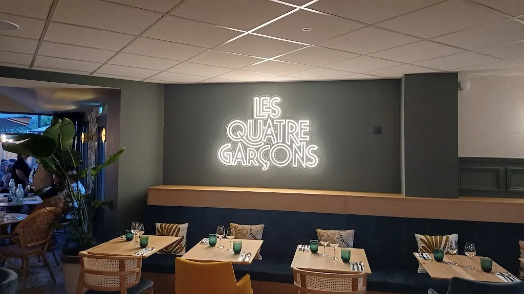 Pierre Bisquay_Les Quatre Garçons_Guerche-de-Bretagne_review