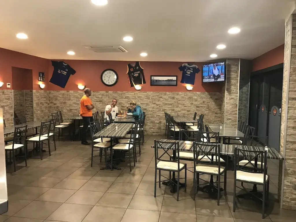 La Station Fast-Food restaurant in Guerche-de-Bretagne