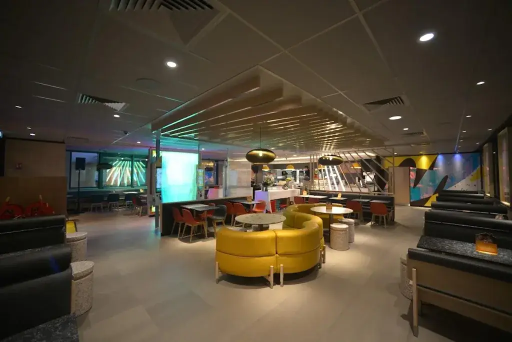 McDonald's_Guerche-de-Bretagne_slider_image_1