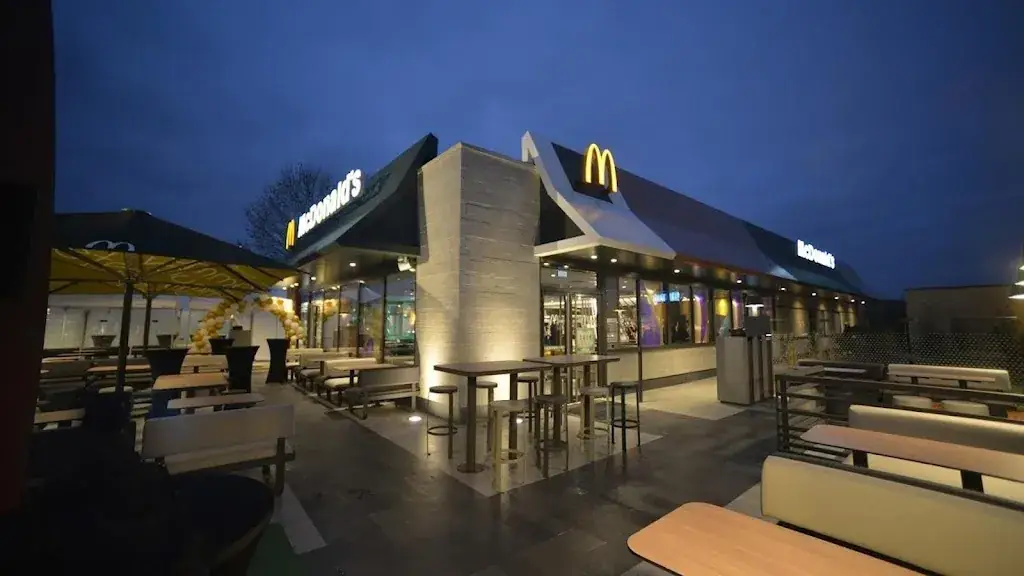 McDonald's_Guerche-de-Bretagne_slider_image_3