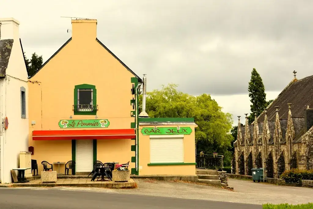 Le Pommier restaurant in Landeleau