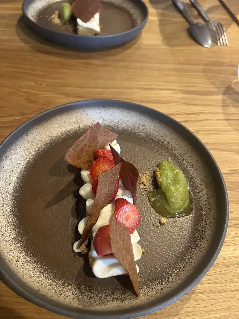 Paul Le Lyon_Restaurant Les Deux A_Mézière_review