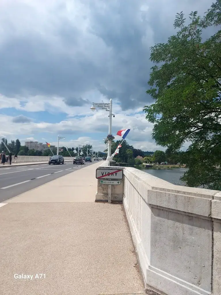 Dolorès Gastaud_Burger King Bellerive-sur-Allier_Bellerive-sur-Allier_reseña