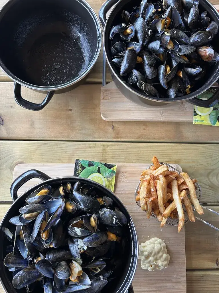 Arthur Gouedo_La Blanche Hermine - Guinguette_Landunvez_review