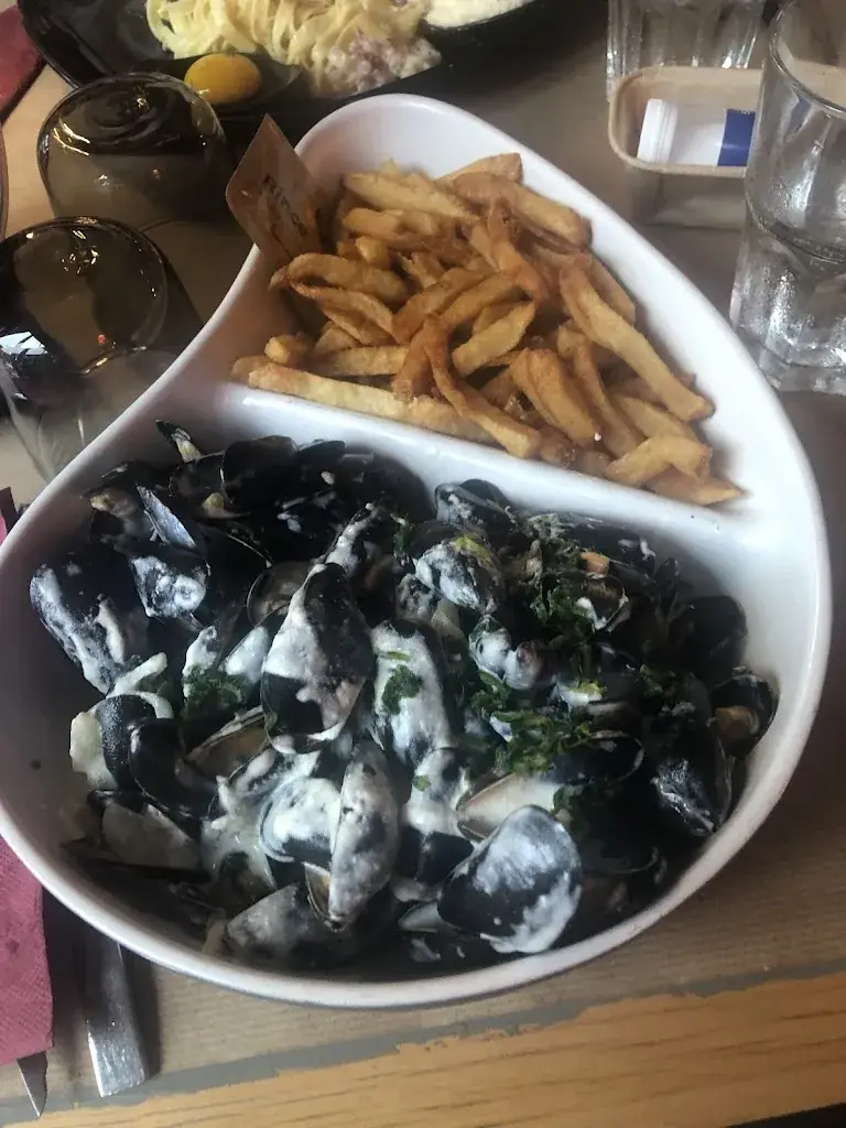 Paulina_J_Les Cintrés_Landunvez_review