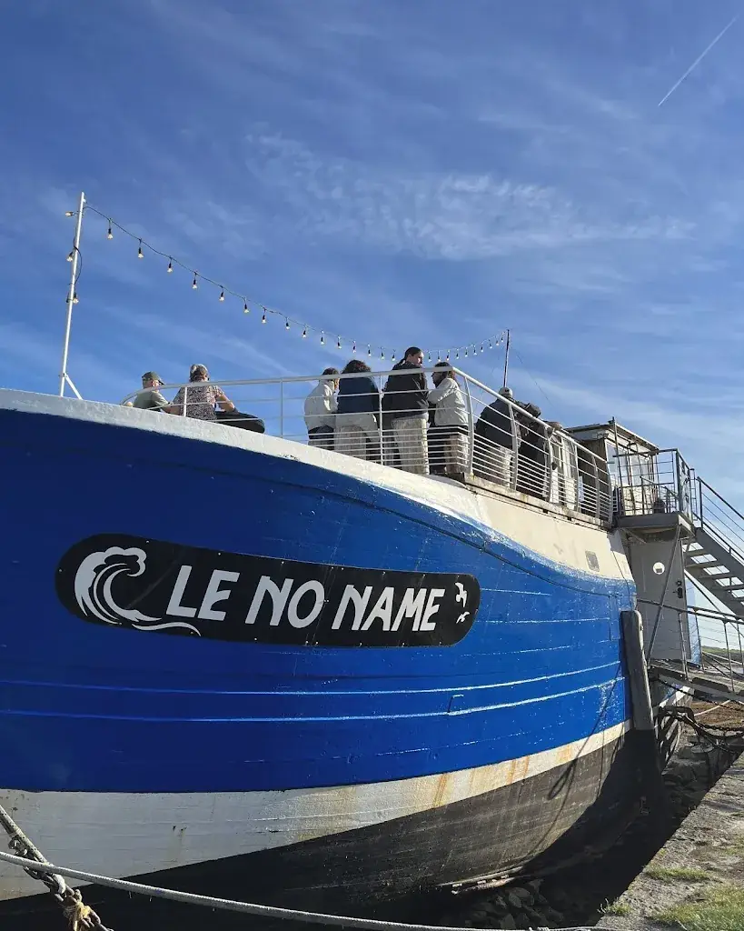 Alexandra Jones_LE NO NAME_Landunvez_review