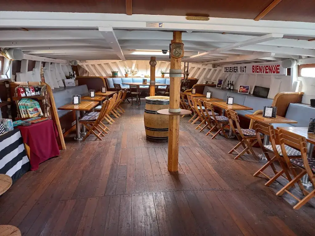 LE NO NAME restaurant in Landunvez