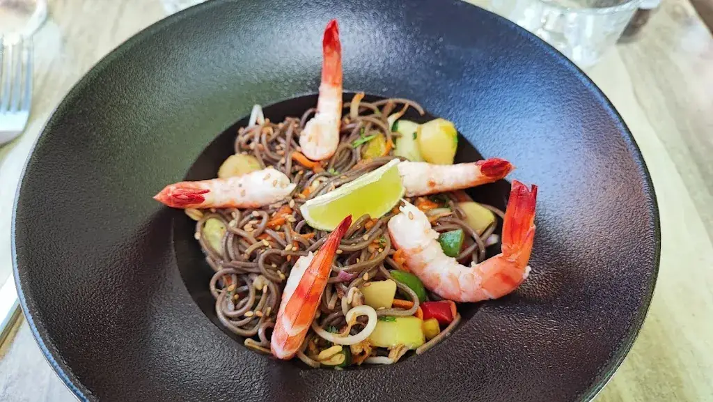 Simon Ellis_Le bar des pêcheurs_Lancieux_review