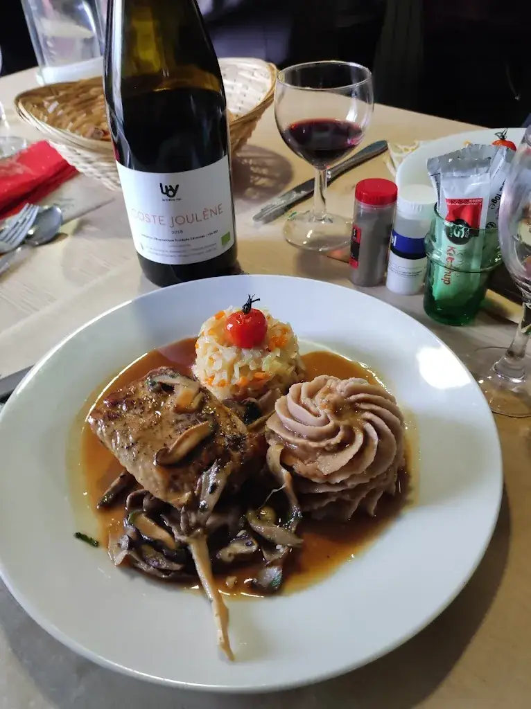 Le Bistrot D'antan restaurant in Saint-Évarzec