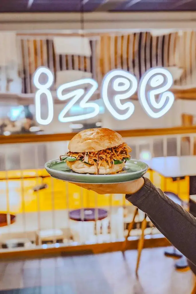 IZEE Aéropôle Restaurant in Guipavas