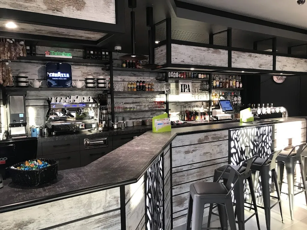 Tabac La brasserie moderne restaurant in Guipavas