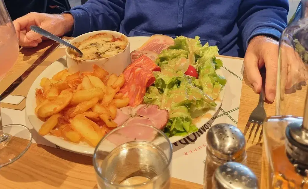 Paola Branas-Born_Restaurant Le Panoramique_Besse-et-Saint-Anastaise_review