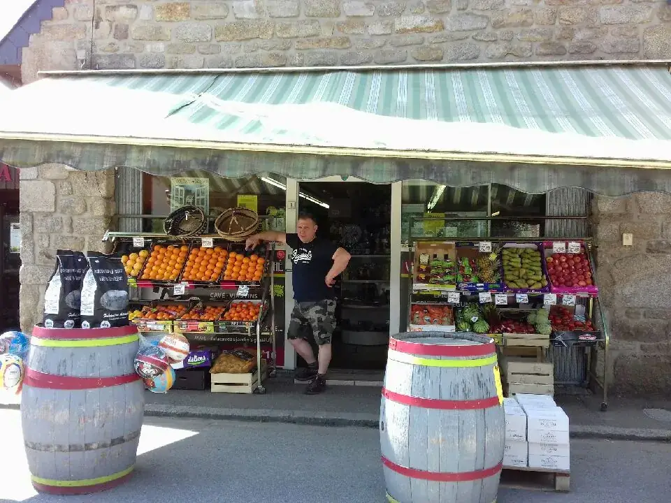 De la cave au jardin Restaurant in Langonnet