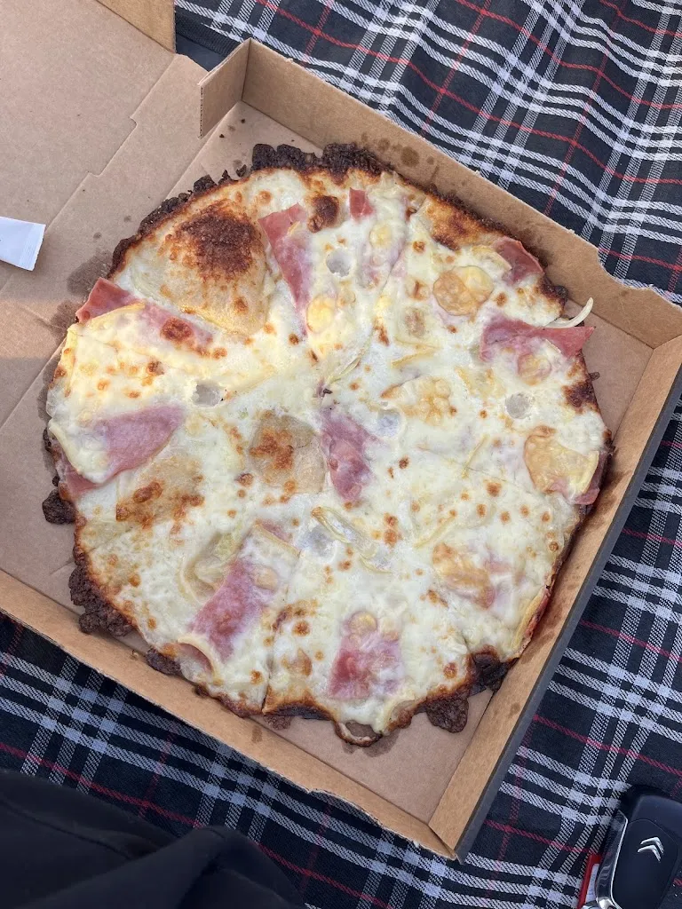 Ewan meynier-mahieu_Pizzeria, Burgers, Frites, BBQ,Lasagnes, Boissons, Restaurant, A emporter, Pierre et Laëtitia Parks Finistère_Lanmeur_review