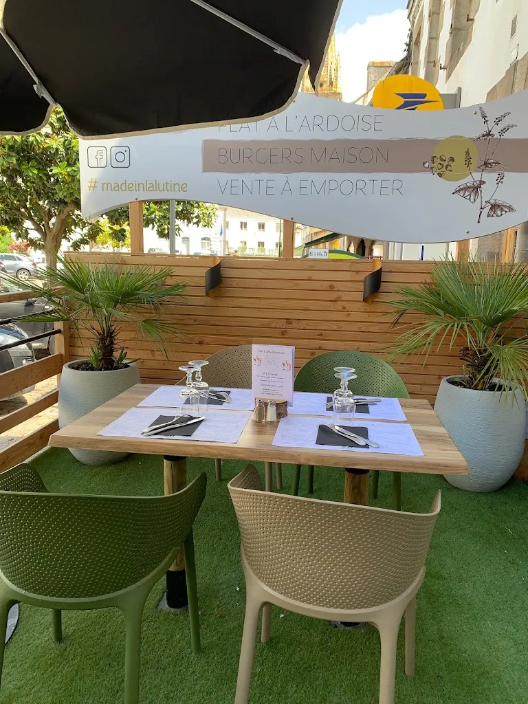 Crêperie Restaurant La Lutine restaurant in Lanmeur