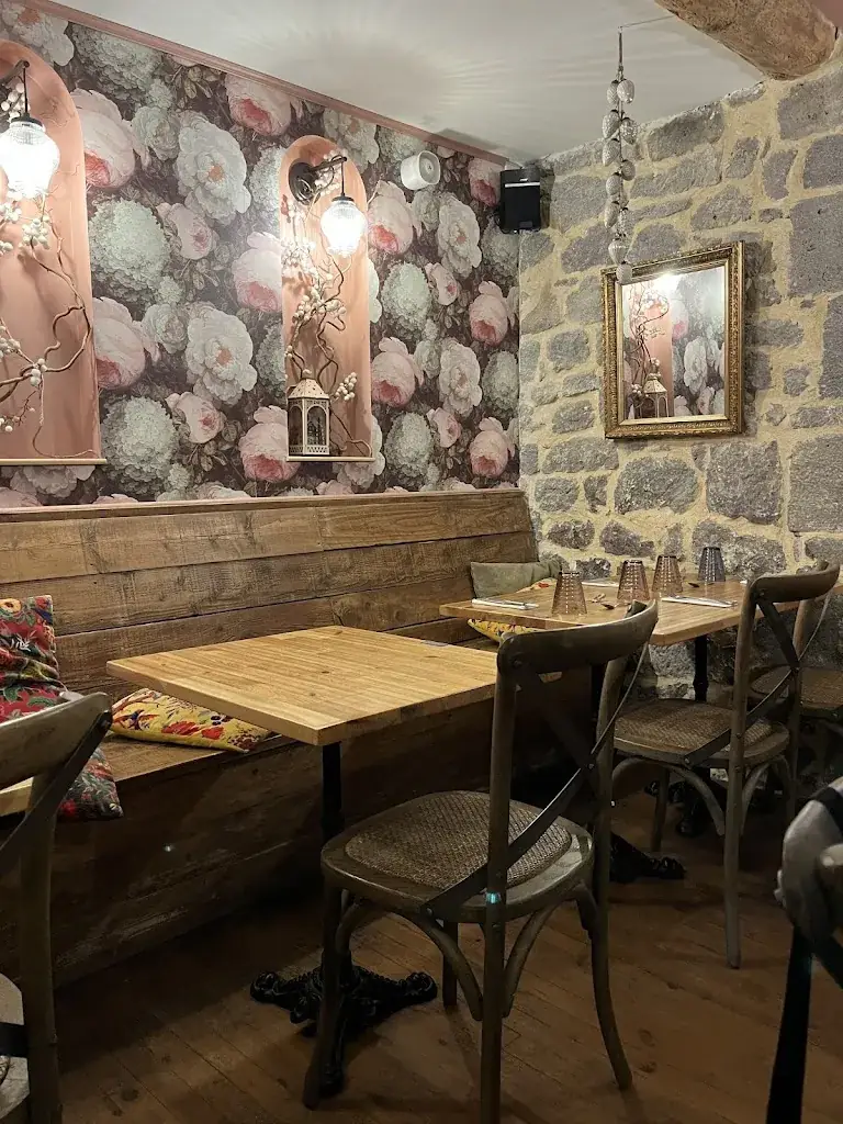 Marion P_La Tanière des loups_Besse-et-Saint-Anastaise_review