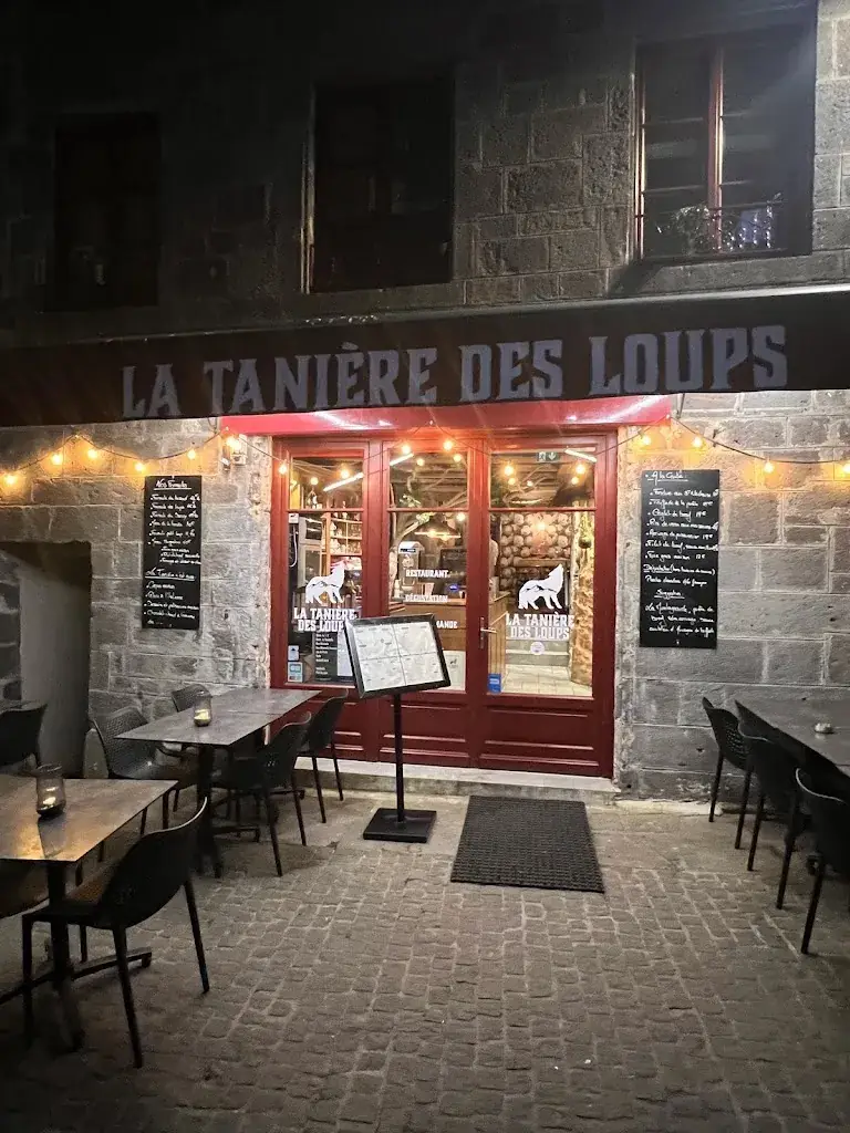 Laurent Harosteguy_La Tanière des loups_Besse-et-Saint-Anastaise_review