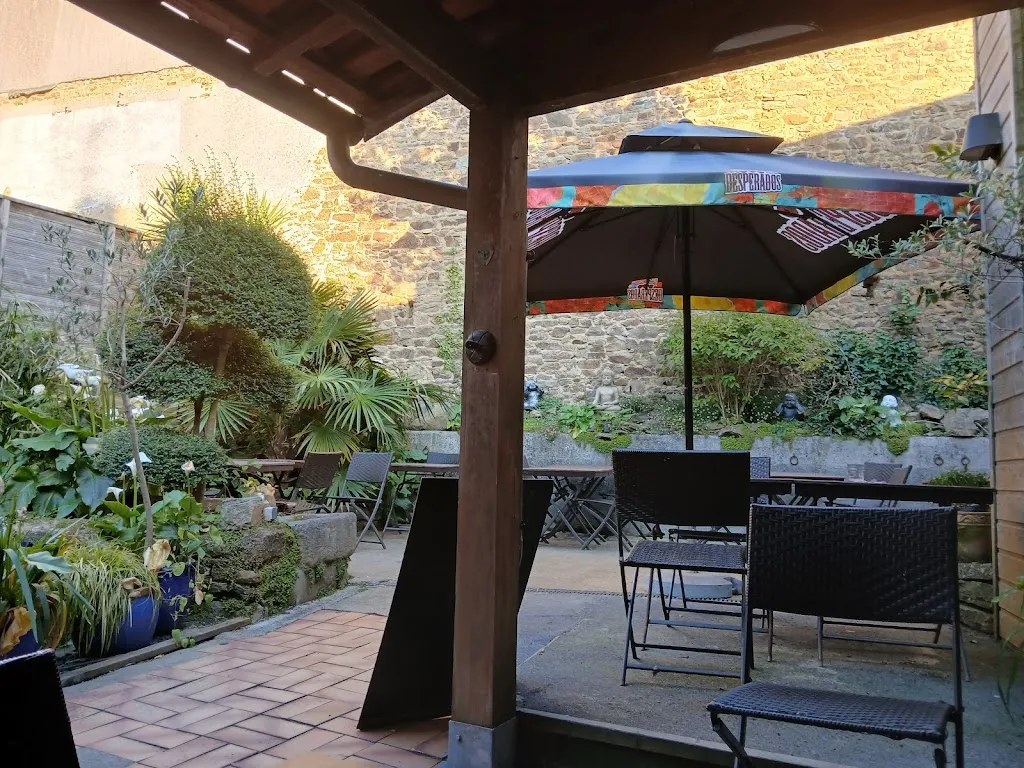 Valerie Meffray_Le Patio_Landivisiau_review