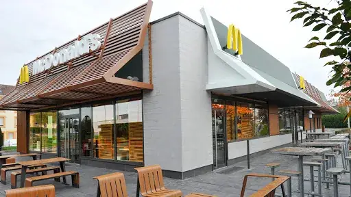 McDonald's_Landivisiau_slider_image_3