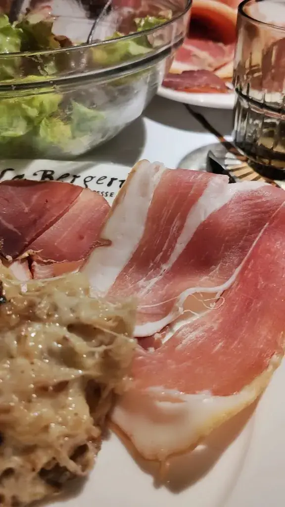 Restaurant la Bergerie Super Besse_Besse-et-Saint-Anastaise_slider_image_2