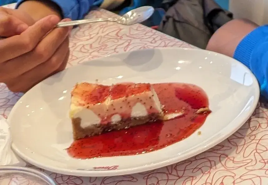 Chanuka GANGODAGE_Holly's Diner_Langueux_recensione