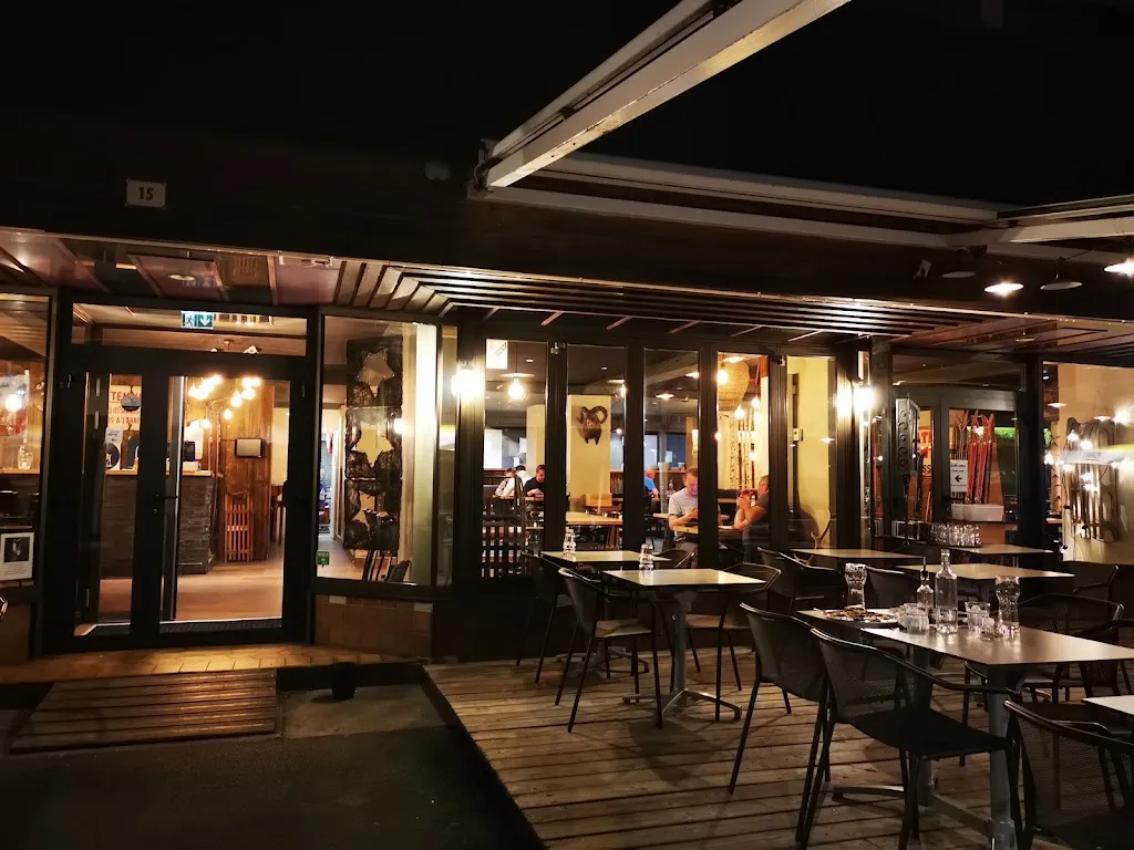 BRASSERIE LES PLANCHES ristorante a Besse-et-Saint-Anastaise