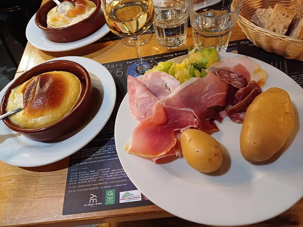 BRASSERIE LES PLANCHES_Besse-et-Saint-Anastaise_slider_image_3