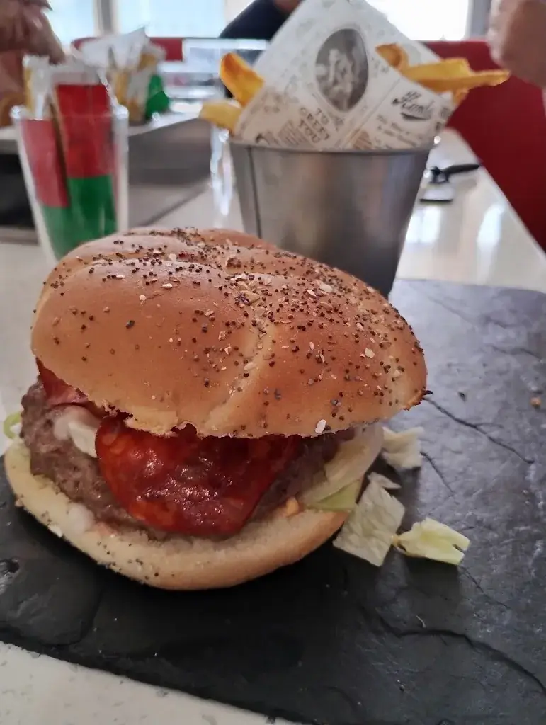 Louis Diner_Lamballe_slider_image_1