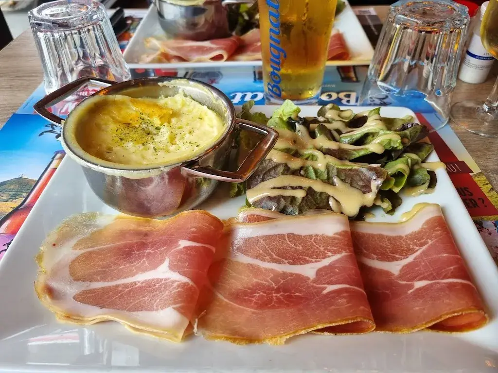 Le Bessard Brasserie_Besse-et-Saint-Anastaise_slider_image_3