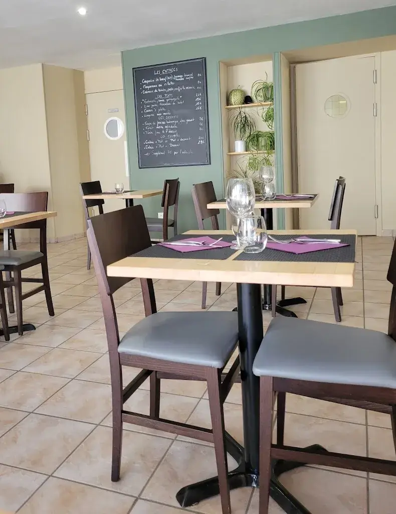 karine lebunetel_EN FAIM_Lannilis_review