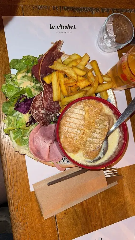 Amelie Bourdon_Le chalet_Besse-et-Saint-Anastaise_recensione