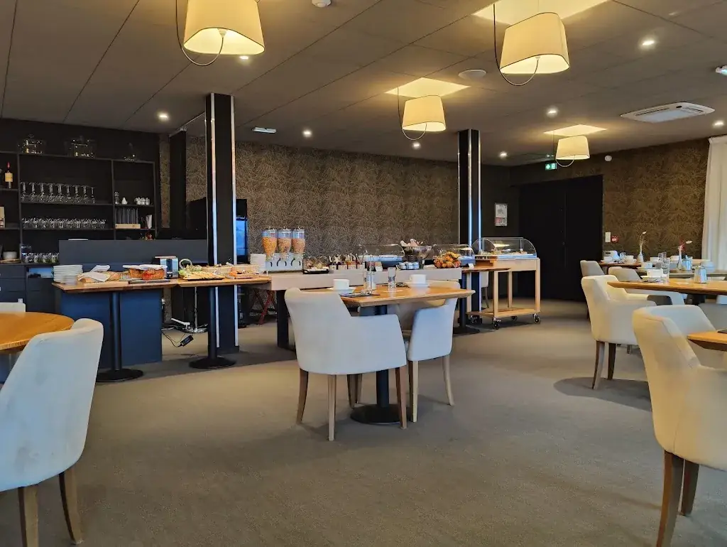 Restaurant @ Mildiss_Besse-et-Saint-Anastaise_slider_image_1