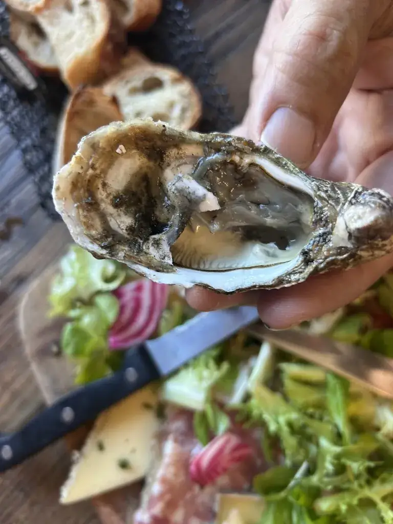 Maite Borrero_Taverne de Kermorvan_Conquet_review